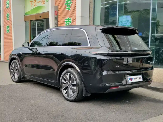 Li Auto L8 — Фото автомобиля 4