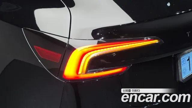 Tesla Model 3 — Фото автомобиля 8