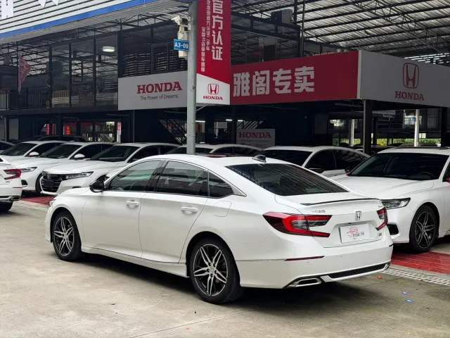 Honda Accord — Фото автомобиля 9