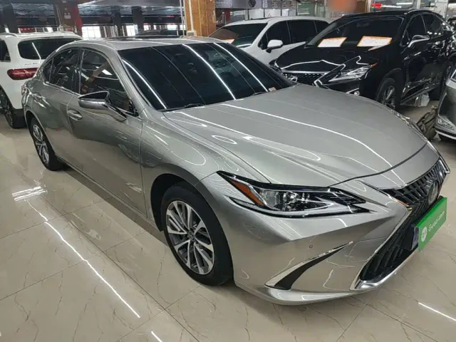 Lexus ES — Фото автомобиля 3