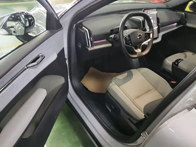Volvo EX30 — Фото автомобиля 15