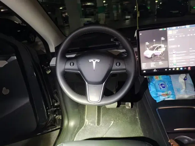 Tesla Model Y — Фото автомобиля 6