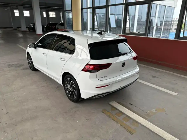 Volkswagen Golf — Фото автомобиля 16