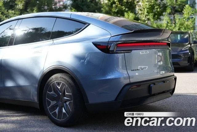 Tesla Model Y — Фото автомобиля 2