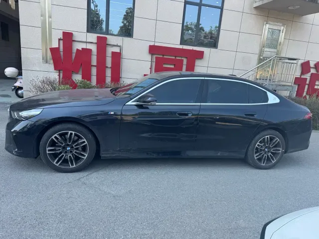 BMW 5 Series — Фото автомобиля 7