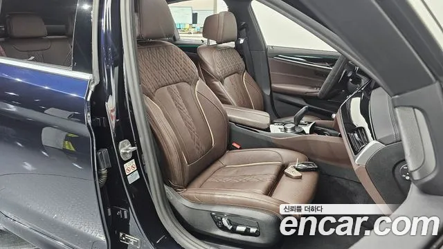 BMW 5-Series — Фото автомобиля 11
