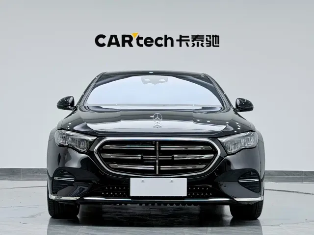 Mercedes-Benz E-Class — Фото автомобиля 3