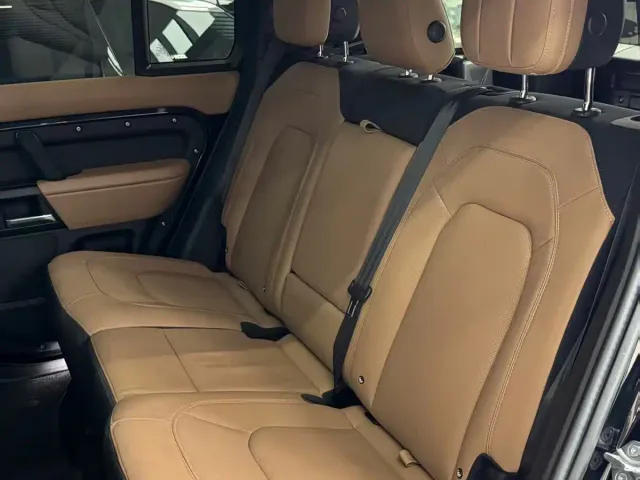 Land Rover Defender — Фото автомобиля 13
