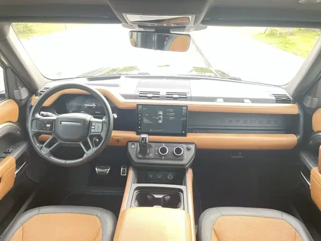 Land Rover Defender — Фото автомобиля 11