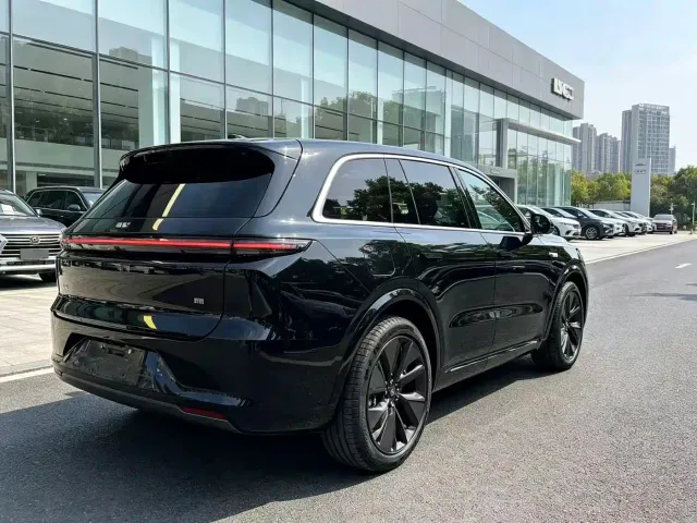 Li Auto L6 — Фото автомобиля 6