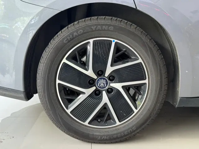 BYD Qin L — Фото автомобиля 9