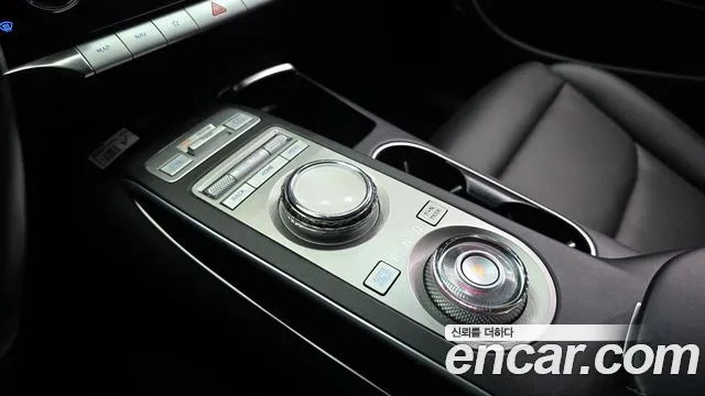 Genesis GV70 2.5T Бензин AWD — Фото автомобиля 9