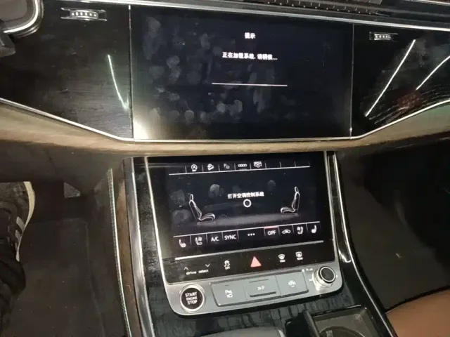 Audi Q7 — Фото автомобиля 12