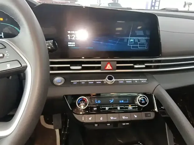 Hyundai Elantra — Фото автомобиля 12