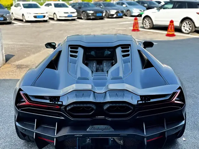 Lamborghini Revuelto — Фото автомобиля 6