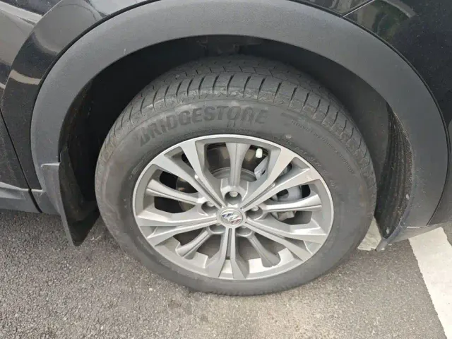 Buick Envision Plus — Фото автомобиля 24