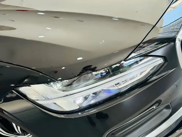 Volvo S90 — Фото автомобиля 11