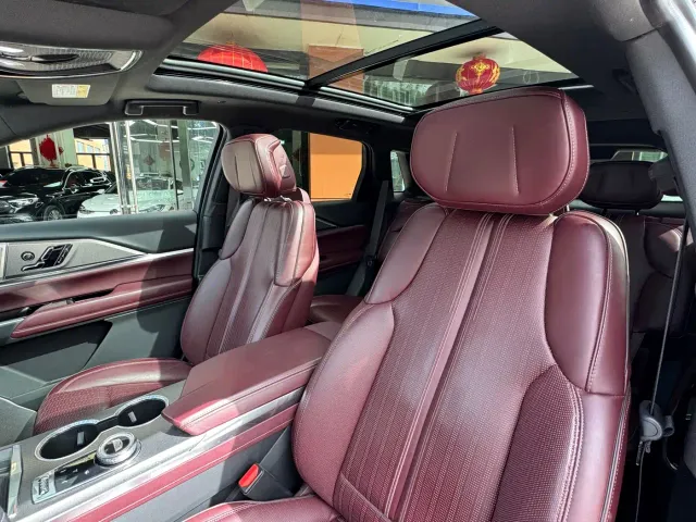 Cadillac XT5 — Фото автомобиля 9