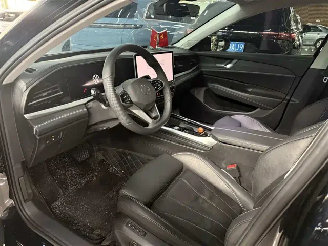 Volkswagen Passat — Фото автомобиля 12