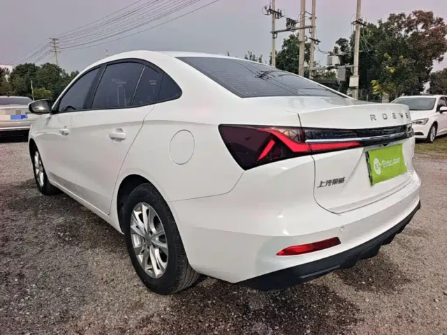 Roewe i5 — Фото автомобиля 4