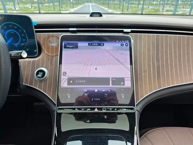 Mercedes-Benz EQE SUV — Фото автомобиля 16