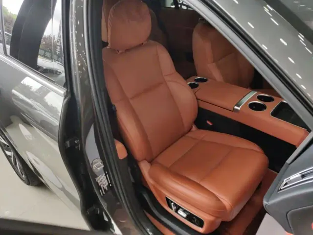 Li Auto L8 — Фото автомобиля 24