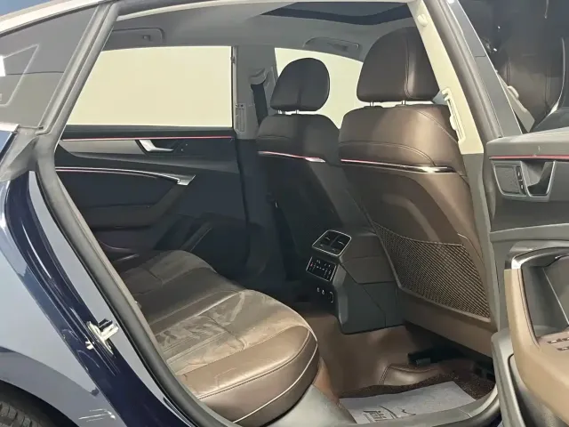 Audi A7L — Фото автомобиля 15