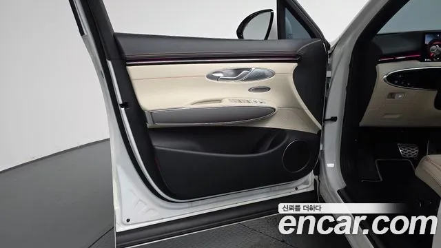 Genesis GV70 — Фото автомобиля 13