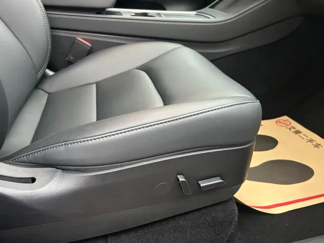 Tesla Model Y — Фото автомобиля 17