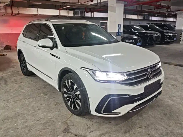 Volkswagen Tiguan L — Фото автомобиля 3