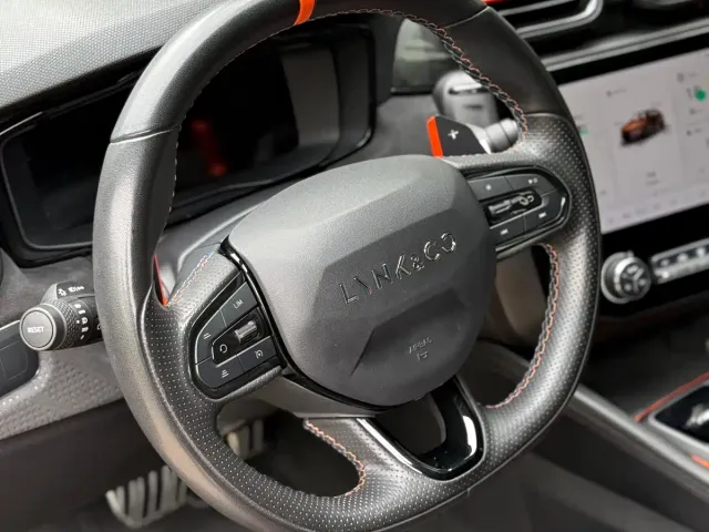 Lynk & Co 02 Hatchback — Фото автомобиля 12