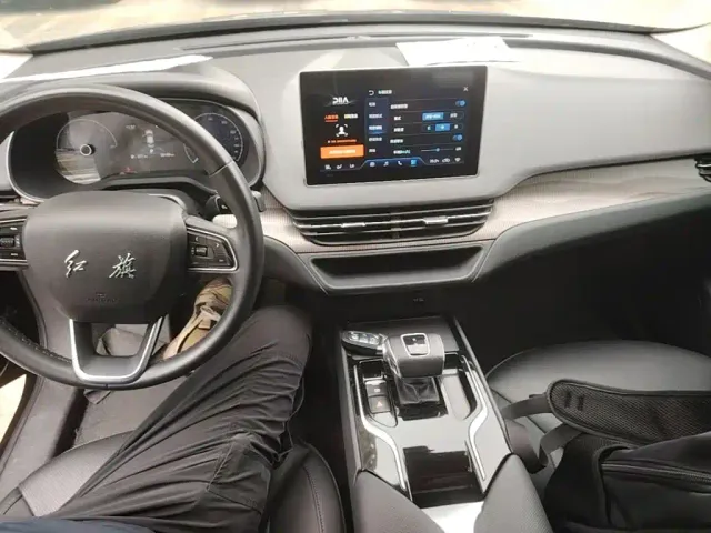 Hongqi E-QM5 — Фото автомобиля 9