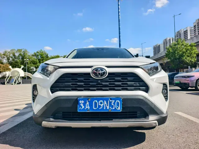 Toyota RAV4 — Фото автомобиля 2