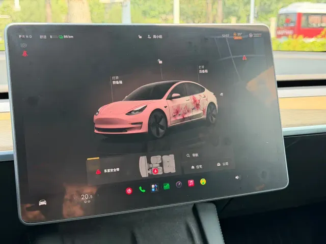Tesla Model 3 — Фото автомобиля 12