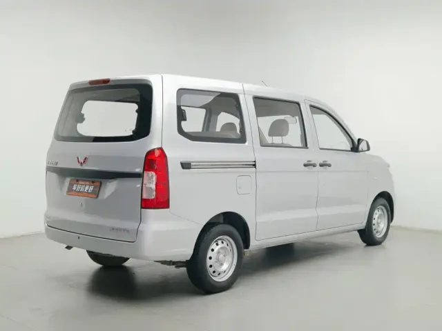 Wuling Hongguang V — Фото автомобиля 2