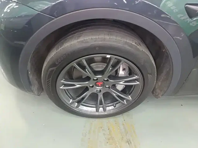 Tesla Model Y — Фото автомобиля 22