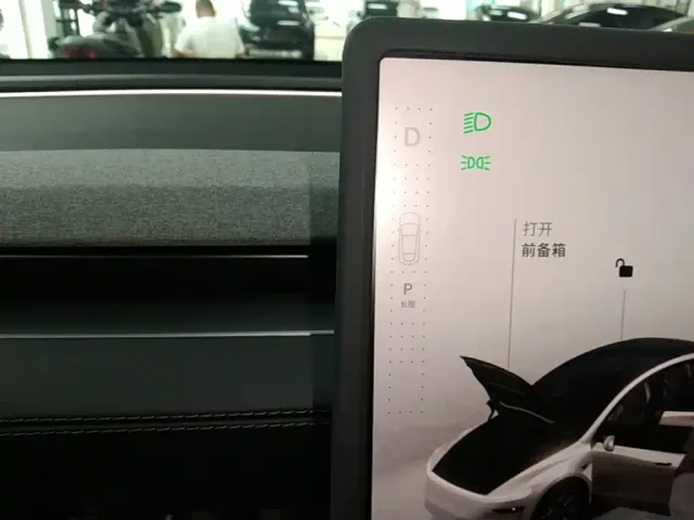 Tesla Model Y L — Фото автомобиля 13