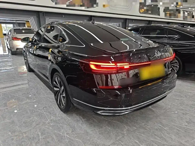 Volkswagen Passat — Фото автомобиля 4