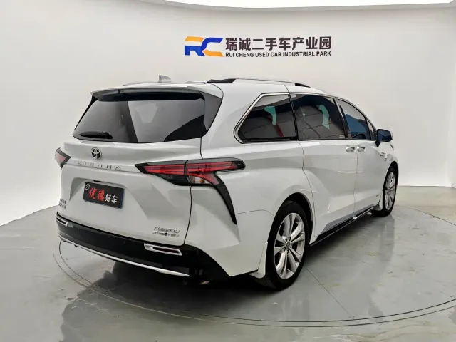 Toyota Sienna — Фото автомобиля 22