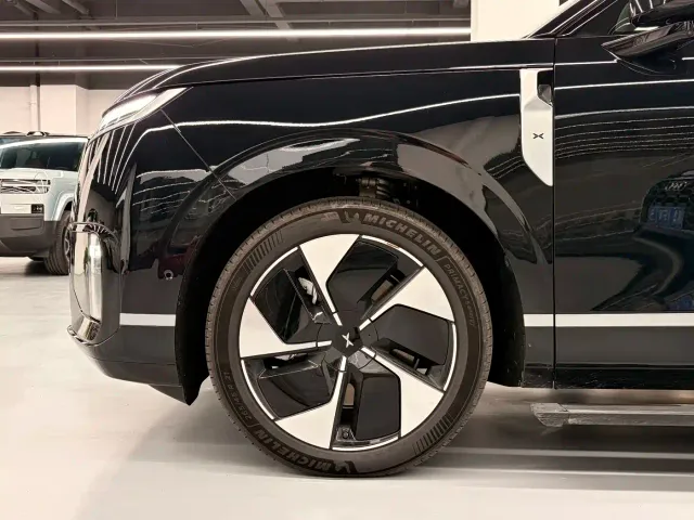 Xpeng GX — Фото автомобиля 9