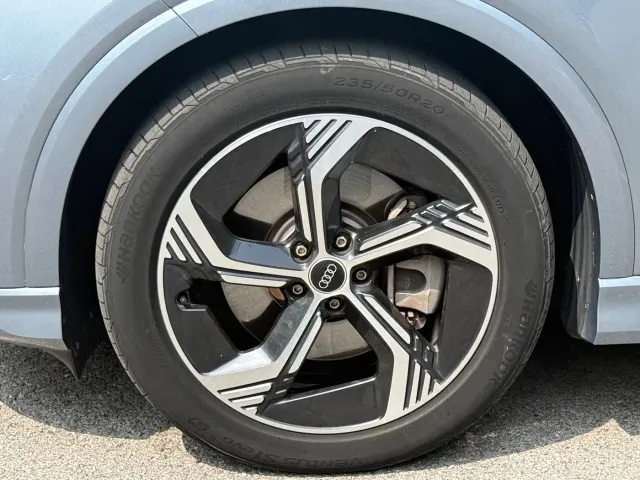 Audi Q4 e-tron — Фото автомобиля 5