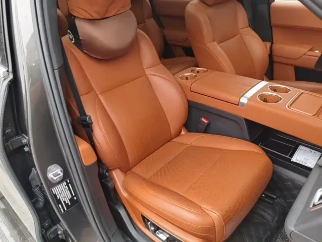 Li Auto L8 — Фото автомобиля 24