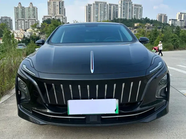 Hongqi E-QM5 — Фото автомобиля 2