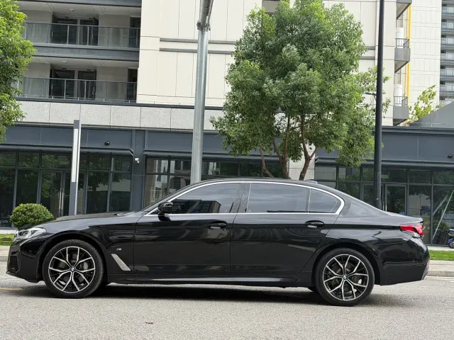 BMW 5 Series — Фото автомобиля 4