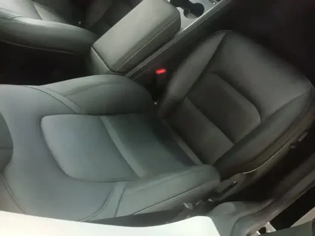 Tesla Model Y — Фото автомобиля 24