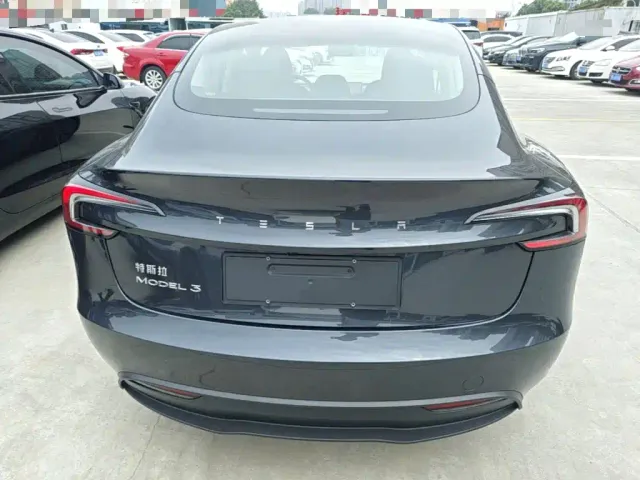 Tesla Model 3 — Фото автомобиля 5