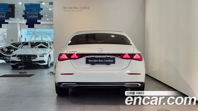 Mercedes-Benz E-Class — Фото автомобиля 4