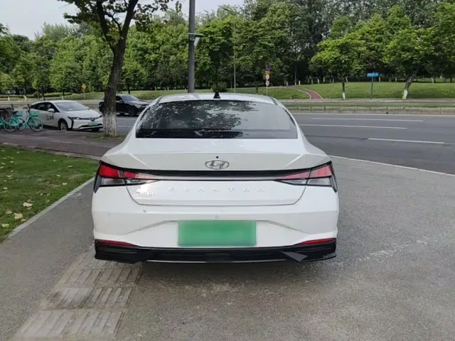Hyundai Elantra — Фото автомобиля 5