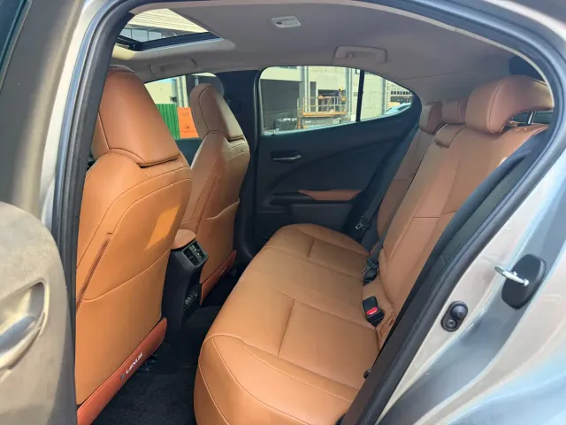 Lexus UX — Фото автомобиля 5