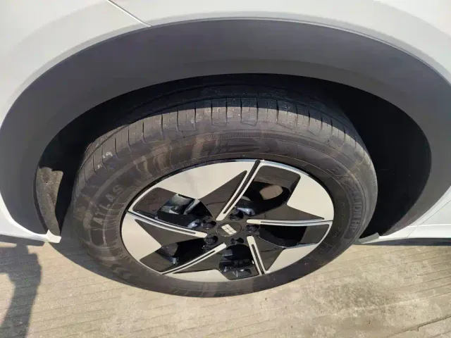 Geely Galaxy E5 — Фото автомобиля 22
